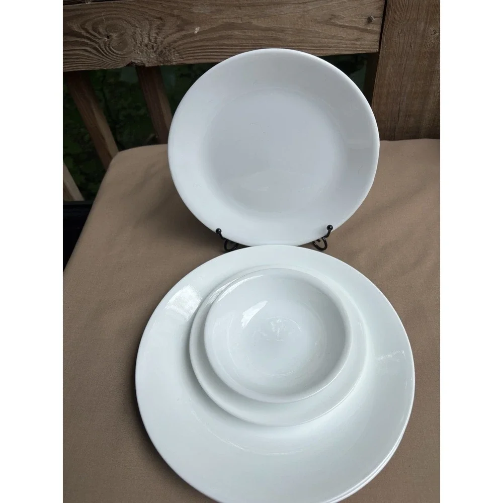 Corelle White Winter Frost (7) 4 Dinner Plates, 1 Lunch Plate 1 Bread Berry Bowl